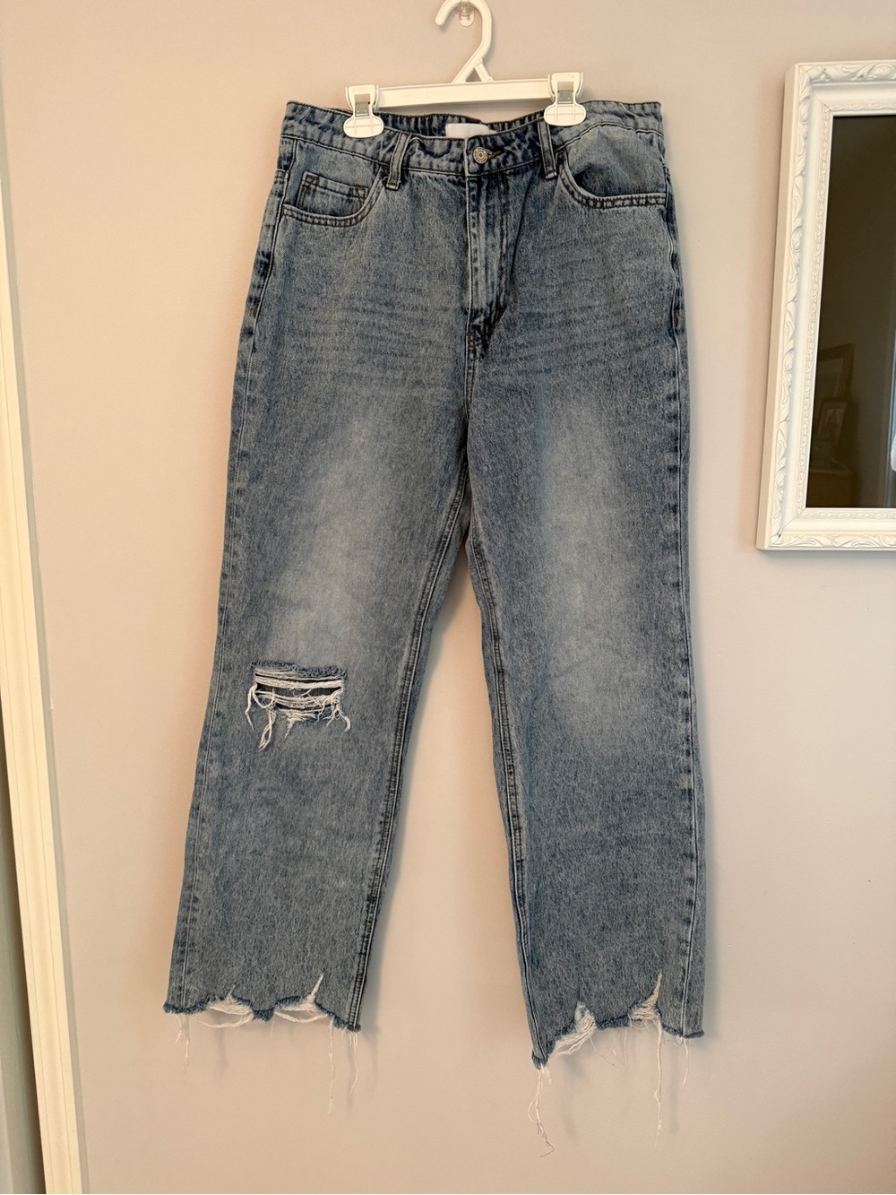Vervet Distressed Straight Leg Jeans Light Wash 30